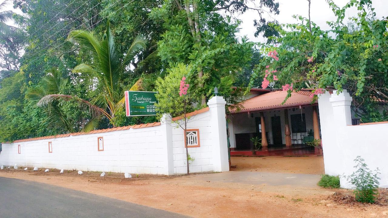 Saubagya Inn Anuradhapura Exterior photo