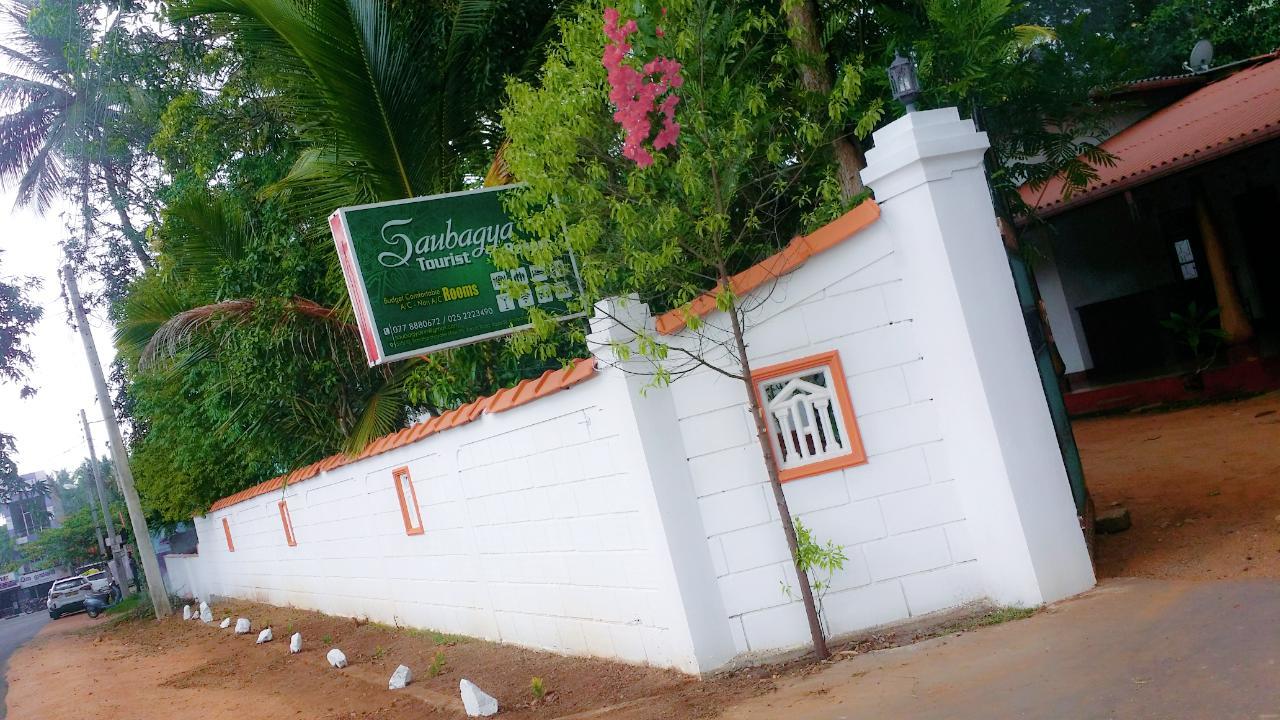 Saubagya Inn Anuradhapura Exterior photo