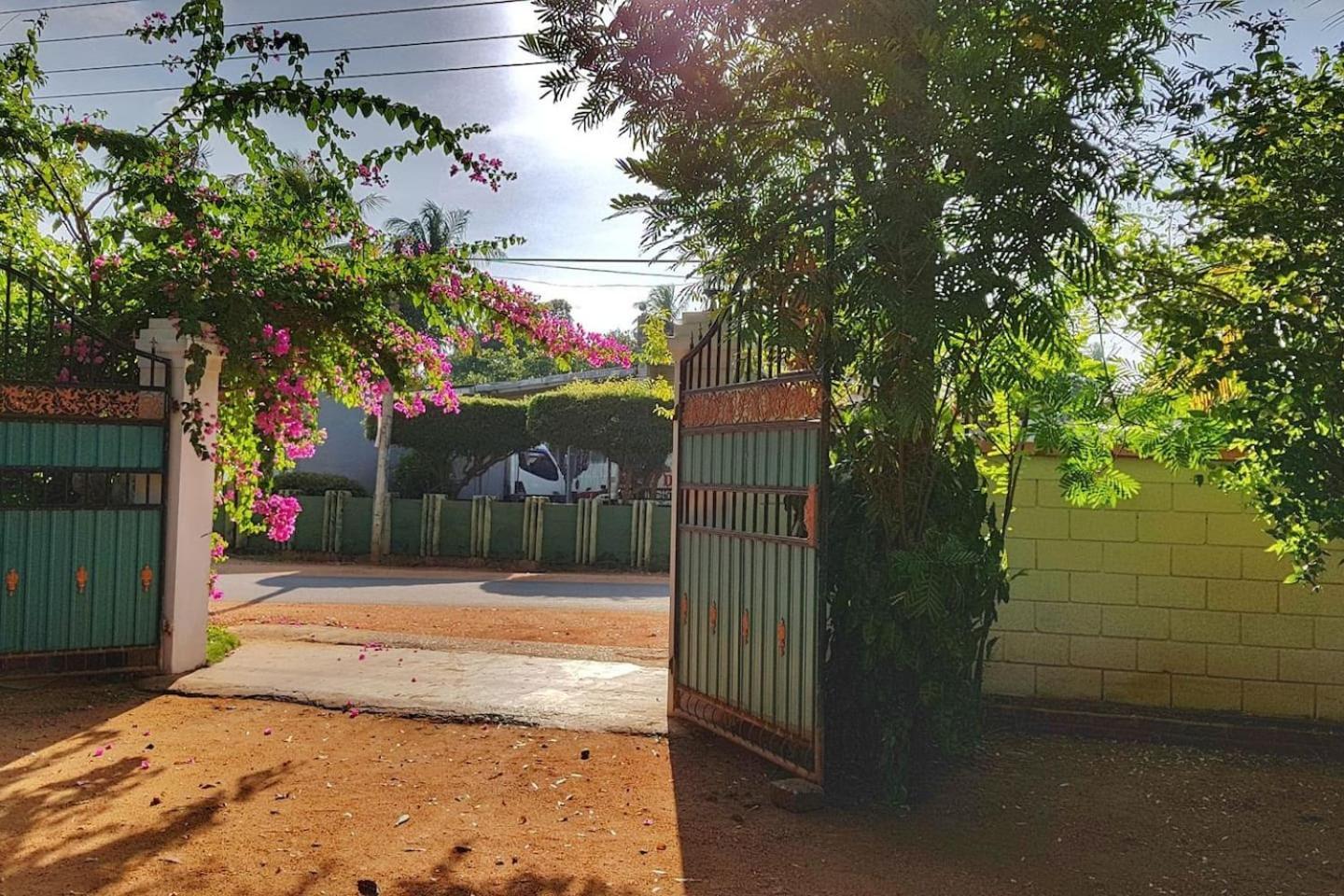 Saubagya Inn Anuradhapura Exterior photo