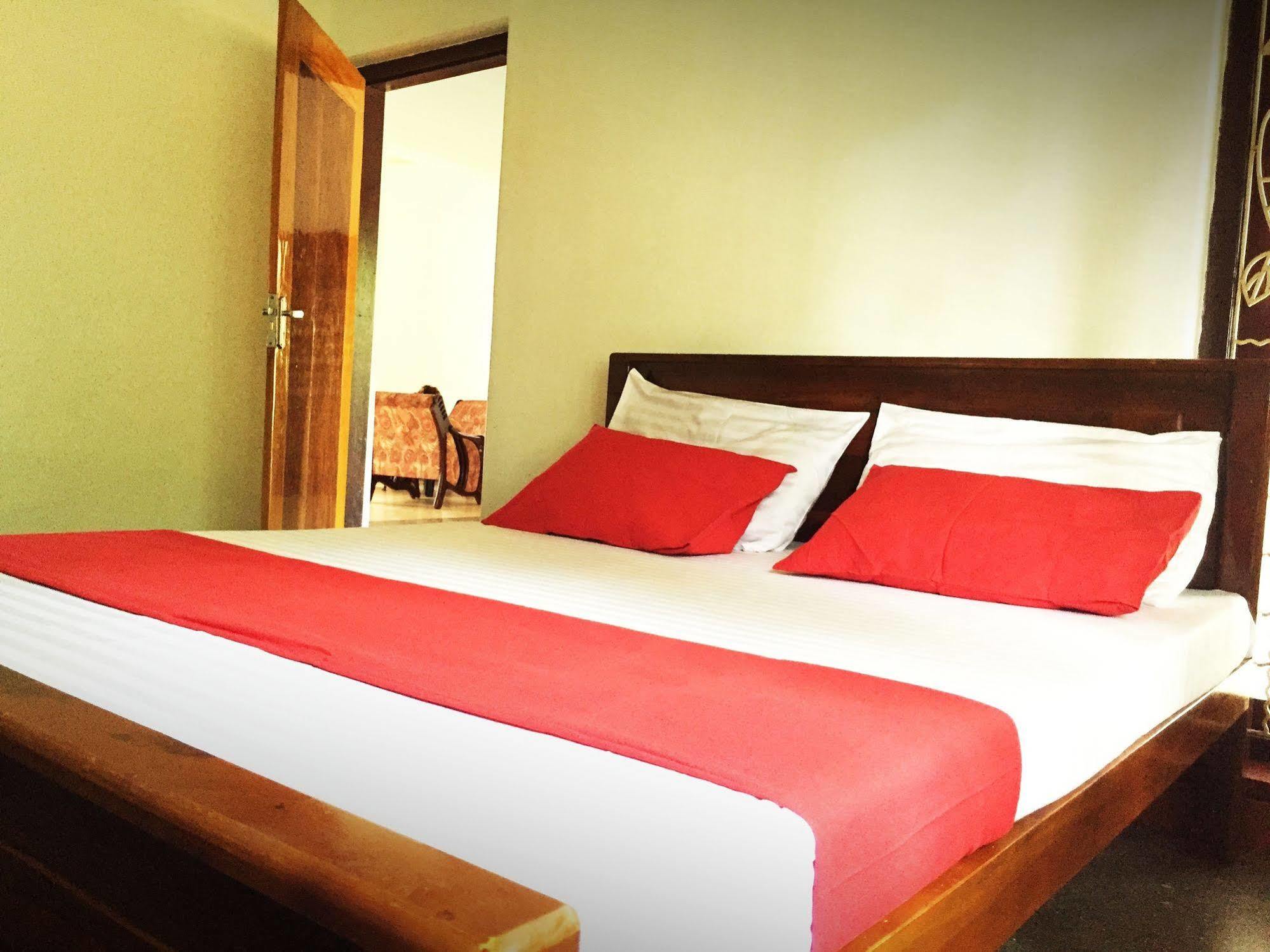 Saubagya Inn Anuradhapura Exterior photo